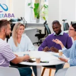 Gestão de equipes em clínicas ABA com foco em superar desafios e melhorar a colaboração entre profissionais.