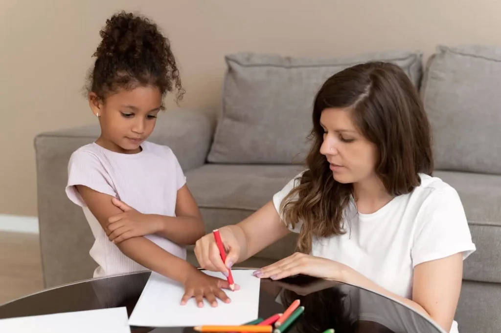 Como o modelo Denver de intervenção precoce transforma o desenvolvimento infantil
