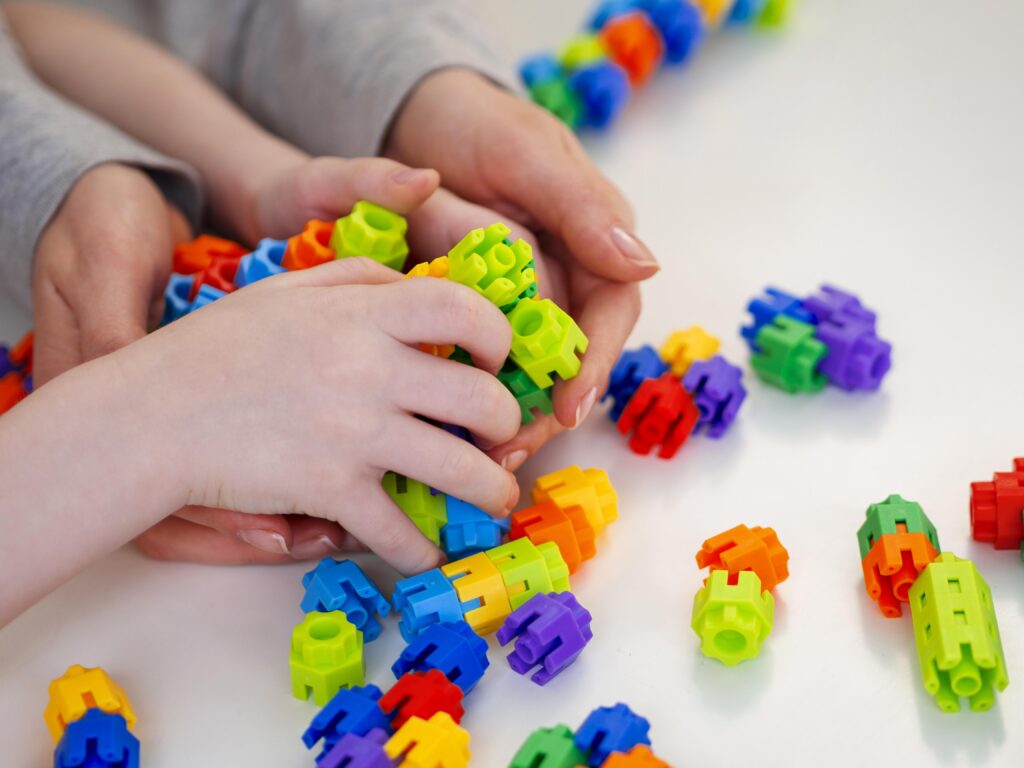 Atividades motoras para autismo: como estimular habilidades e coordenação?