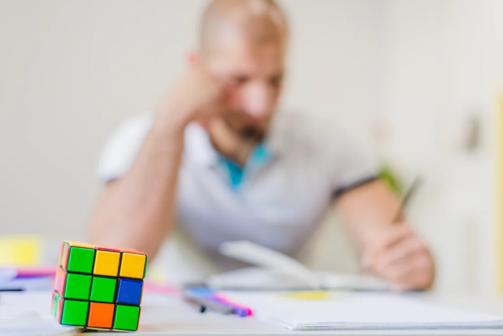 Sinais de autismo em adultos: como identificar um diagnóstico tardio