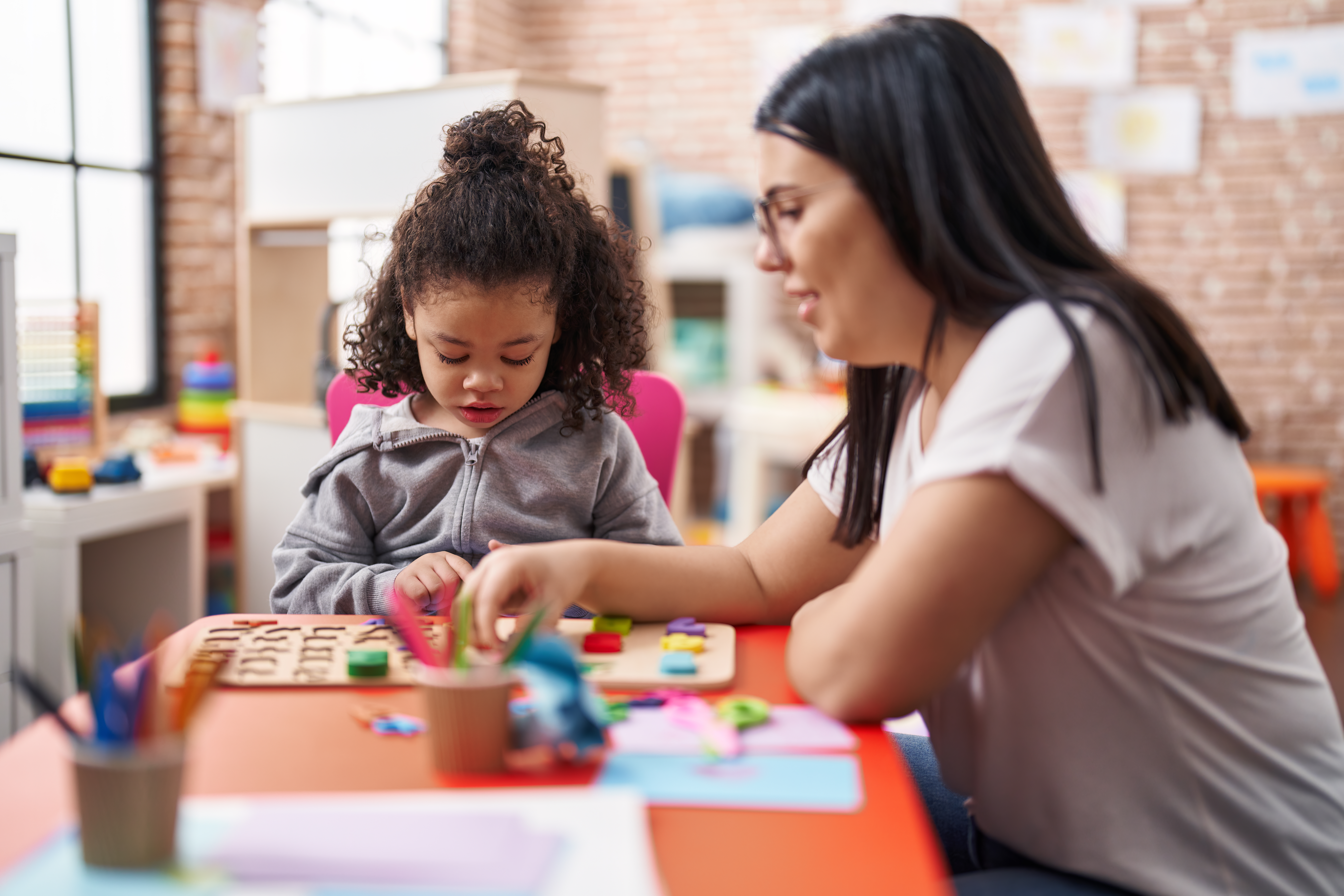 Relatório de aluno com autismo na educação infantil: como registrar avanços de aprendizagem
